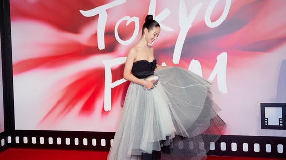 江一燕佩戴永恒印記美鉆耳環 驚艷亮相第30屆東京電影節