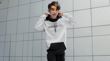 adidas neo 代言人家族再添新成員，活力少年易烊千璽好動來襲