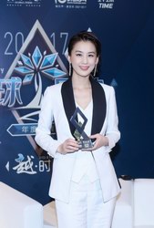 黃圣依獲“風尚領秀”人物：想花更多時間做公益