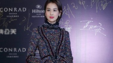 黃圣依翻紅人氣飆升，再獲“年度最佳全能藝人”獎