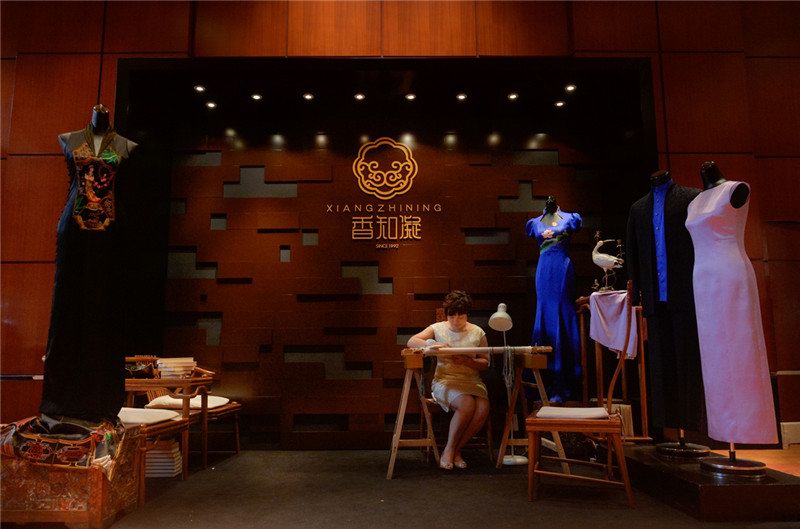 中國高級定制服裝品牌“香知凝”成為2014 APEC女性領袖峰會唯一官方指定高級定制品牌