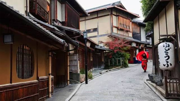 京都四季酒店，12世紀池庭內的現代綠洲