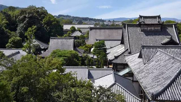 京都四季酒店，12世紀池庭內的現代綠洲