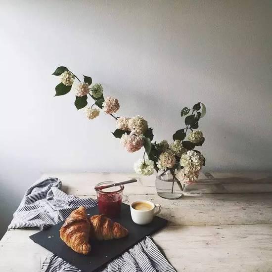 跟 Instagram 達人學(xué)習(xí)拍攝餐桌上的食物