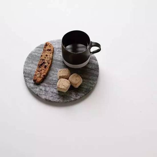 跟 Instagram 達人學(xué)習(xí)拍攝餐桌上的食物