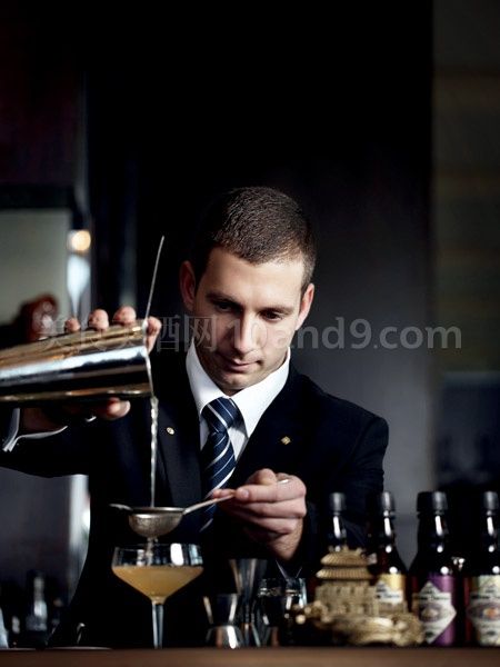 德國人Attila是國貿三期云-酷酒吧新來的調酒師