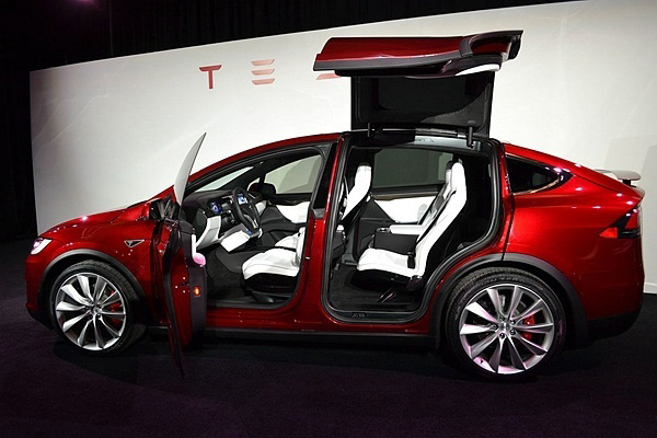 特斯拉首推頂級Signature Red版Model X
