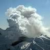 美國阿拉斯加里道特火山開始噴發