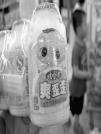 喝了娃哈哈“爽歪歪”三個娃娃又燒又吐_娃哈哈屢出問題,食品安全誰來保證？