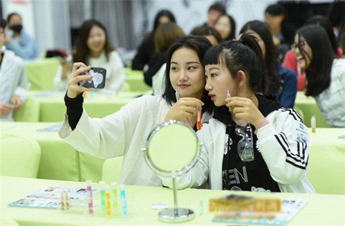 NYLON美容日，MartiDerm手舞接力科學(xué)煥膚