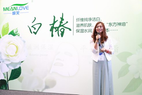棉芙新品發布受熱捧科技創新引領2018美博會時尚風向標