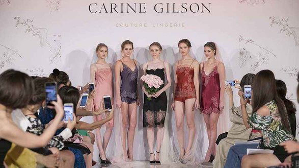Carine Gilson奢侈睡袍 ：定制級內衣一直仰望的高度 