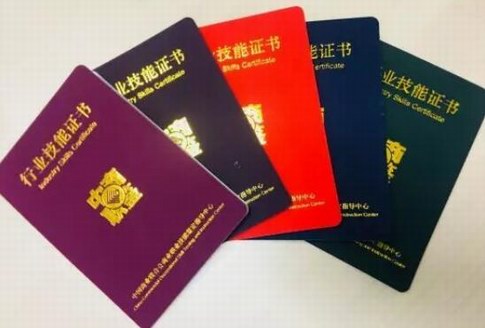 著裝顧問成為我國商貿(mào)服務(wù)業(yè)新職業(yè)，服飾導(dǎo)購迎來職業(yè)升級潮