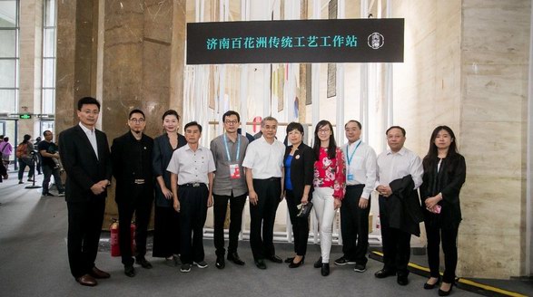 文化和旅游部副部長項兆倫參觀指導2018北京國際設計周中國傳統工藝振興主題設計展