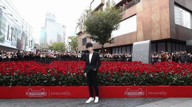 roseonly攜手王俊凱傳遞情人節摯愛箴言 