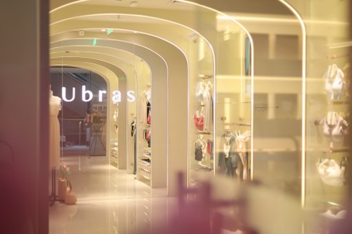 Ubras全國首家線下店開業,向無圈女孩致敬