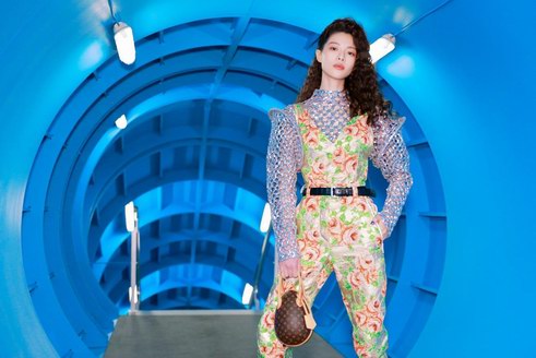 路易威登資深鐵粉---鐘楚曦再次出現在2019秋冬女裝新品發布