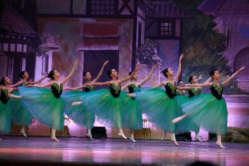 《跟我學芭蕾》系列叢書，讓芭蕾練習更加簡單 ！