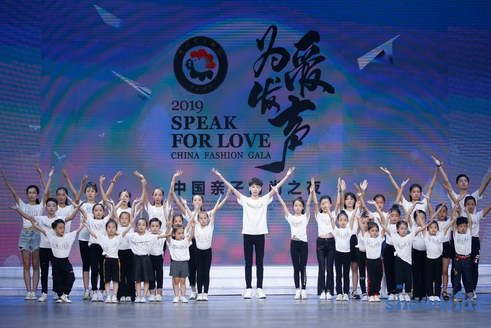 “年度代言人&公益大使”雙重榮耀加持，王浩東愛心助力貴州百里杜鵑！