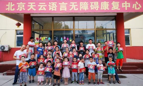 讓孩子們過幸福中秋節 泡泡瑪特向兒童福利機構捐贈美心月餅