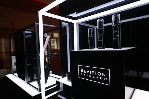探索科學肌密，Revision Skincare強勁啟航，攜手眾多重量級醫學專家共研共創