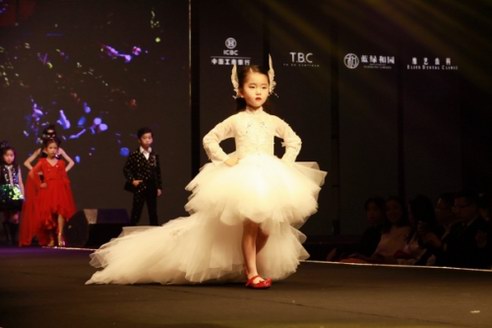2019，“聚 融合時尚 · 無界之夜”的一臺大戲