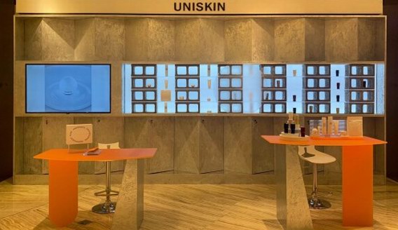 UNISKIN優(yōu)時顏全新專柜攜手大上海時代廣場連卡佛，與您春日至美相會