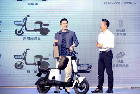 王耀慶同款電動(dòng)車(chē)亮相！雅迪717騎行節(jié)直播夜嗨爆全場(chǎng)