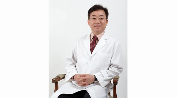 眼鼻整形修復(fù)“神之手”李根稷：好的修復(fù)手術(shù)，是讓美麗獨(dú)樹一幟