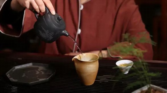 好茶壺應具備那些條件：單把價格300和3000的紫砂壺,區別在哪里?