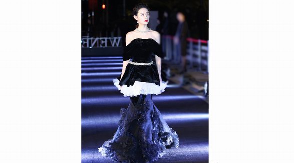 郭曉婷劇拋臉霸屏，高級(jí)時(shí)尚感駕馭各種風(fēng)格