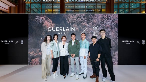 循蜂而往，心之所向 法國(guó)嬌蘭攜手“燃冉”計(jì)劃 共創(chuàng)可持續(xù)之美