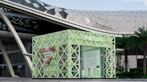 Prada普拉達香水美妝在cdf三亞國際免稅城，開啟春日美妝思辨之旅