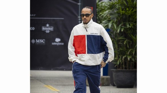 Lewis Hamilton和George Russell身著TOMMY HILFIGER現身中國大獎賽