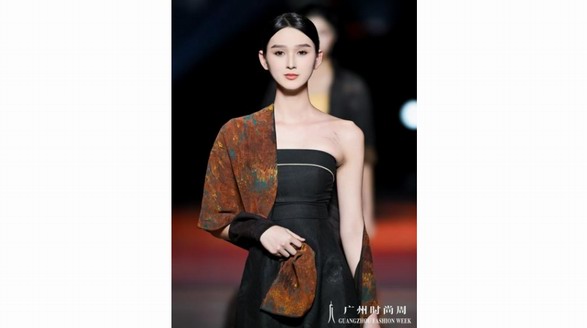 德倫香絲閃耀廣州時尚周，創(chuàng)始人帥常英榮膺“灣區(qū)時尚品牌設(shè)計師十杰”