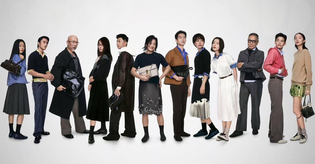Prada 2025春節廣告大片,重塑靈蛇盤繞之姿
