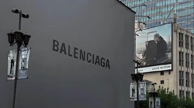 1元發卡巴黎世家賣2700元!“Balenciaga坑死”有錢人