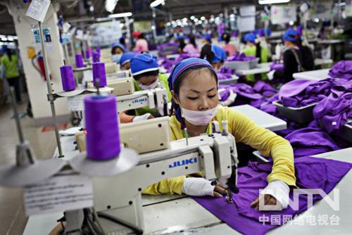 阿迪達斯倫敦奧運會特許商品柬埔寨服裝廠工人周薪15美元 奧組委調查