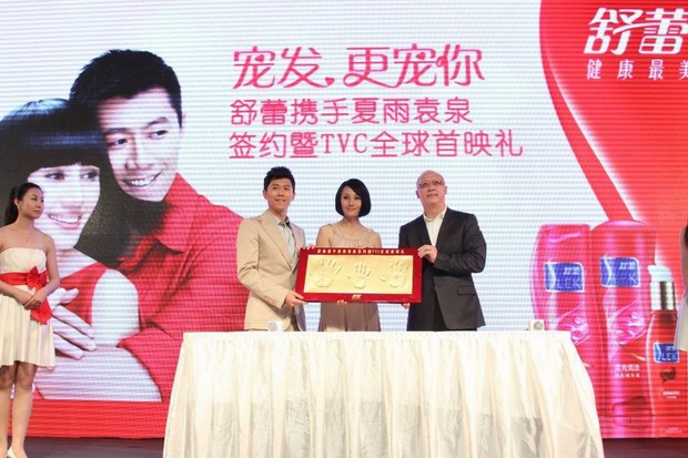 對夫妻寵愛理念的共識是雙方合作的基礎，只是不知由于發布會上的尷尬事，夏雨回去又要施展多少“寵愛大法”了