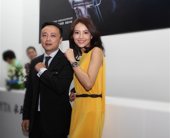 高圓圓優雅演繹中國首位女航天員紀念款航天表