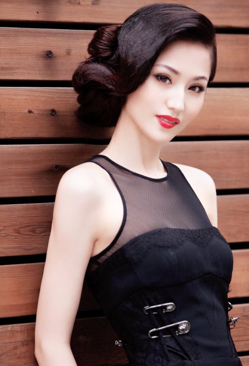性感女星藍(lán)燕《隋唐英雄》變身復(fù)仇公主智斗劉曉慶