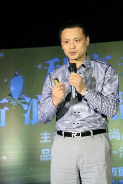 任進(jìn)，中國地質(zhì)大學(xué)（北京）珠寶學(xué)院 副教授；中國珠寶玉石首飾行業(yè)協(xié)會副秘書長；中國珠寶玉石首飾設(shè)計委員會常務(wù)副主任